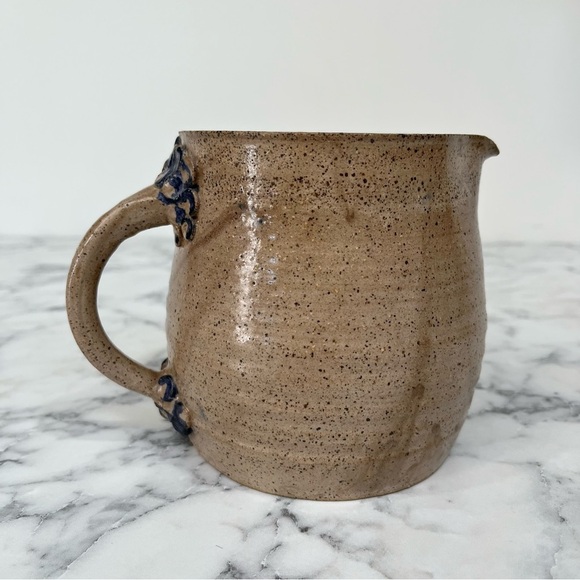 Vintage studio signed Suzanne pottery pitcher blue primitive - Picture 2 of 11